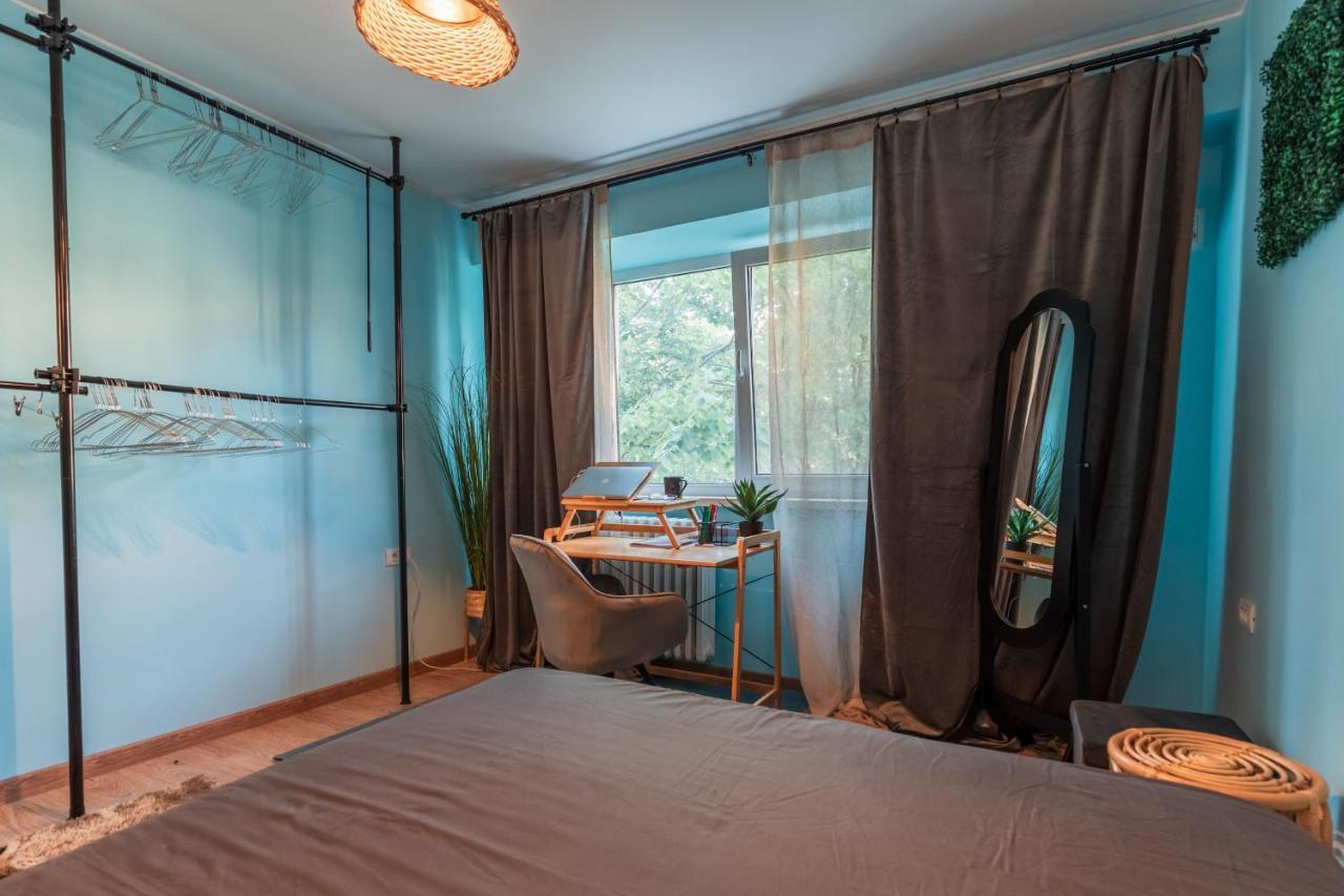 Jungle Apartment 15 Min Walk To Beach & Downtown Constanta Exterior photo